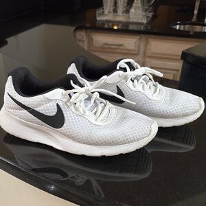 Nike Mesh White and Black Running Shoes